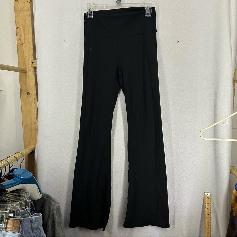 Fabletics PureLuxe High‎ Waisted Flare Leggings Size Large Black